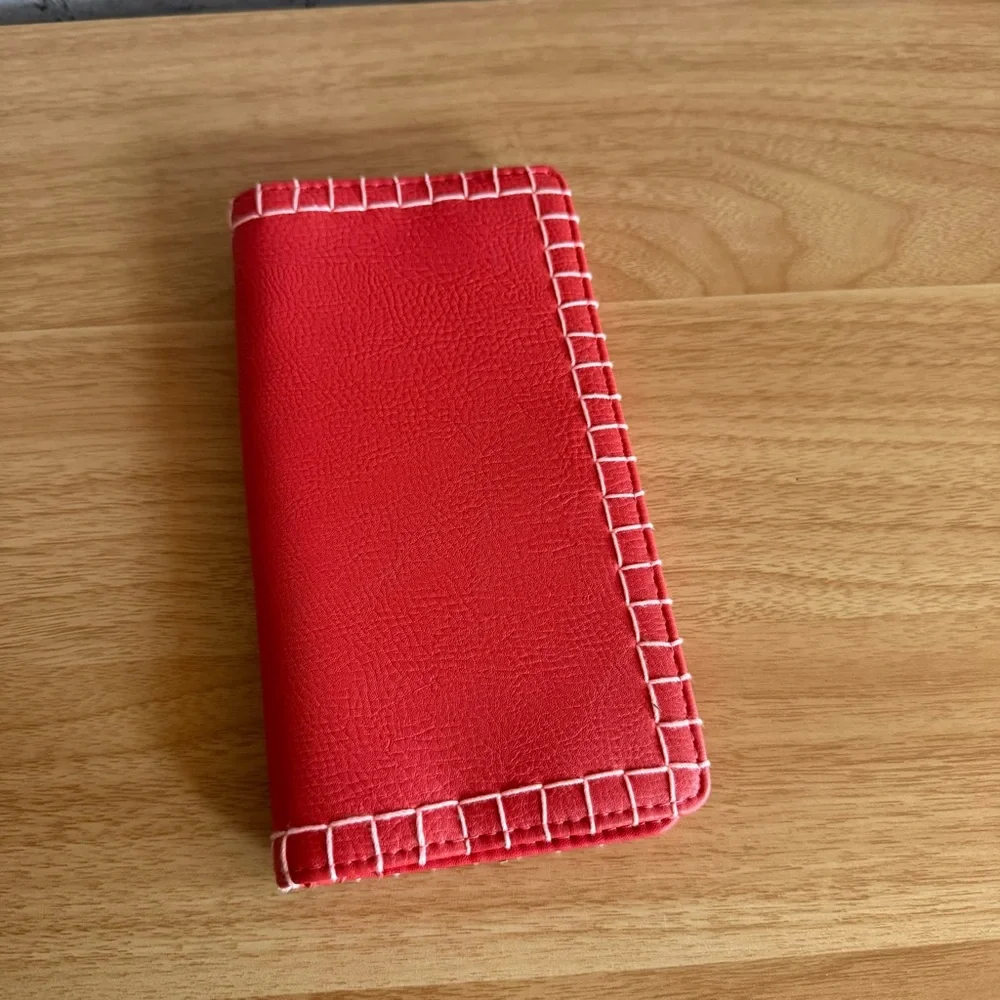 Universal Thread this red